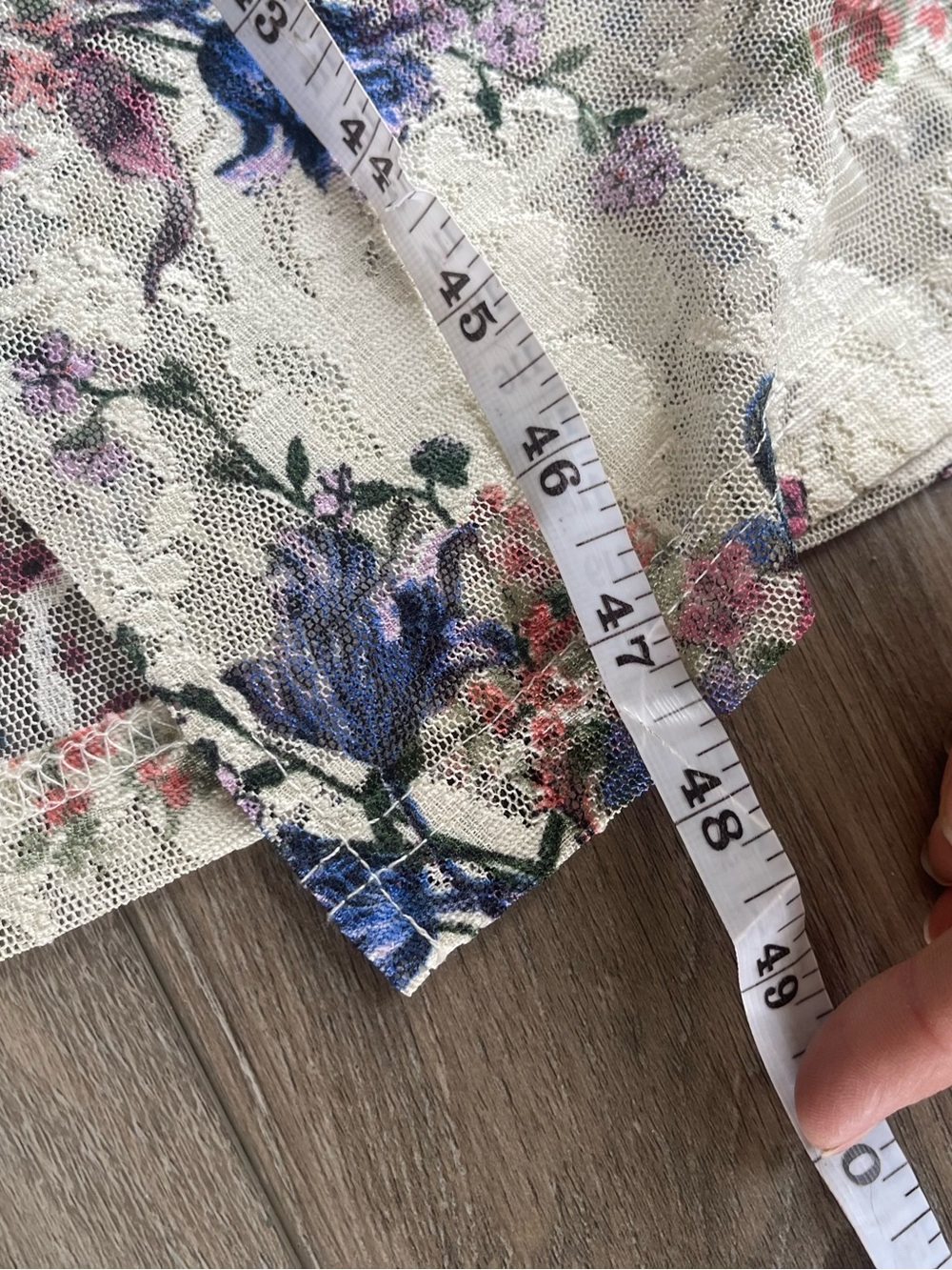 EN CRÈME Floral Lace Midi Duster in Cream with Blue & Pink Accents - Picture 7 of 8